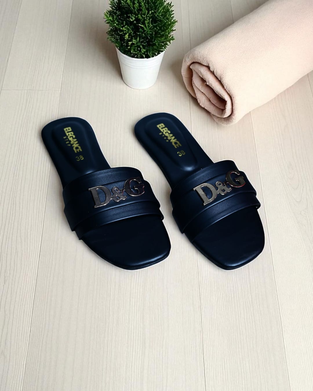 Signature Slides – Noir Black