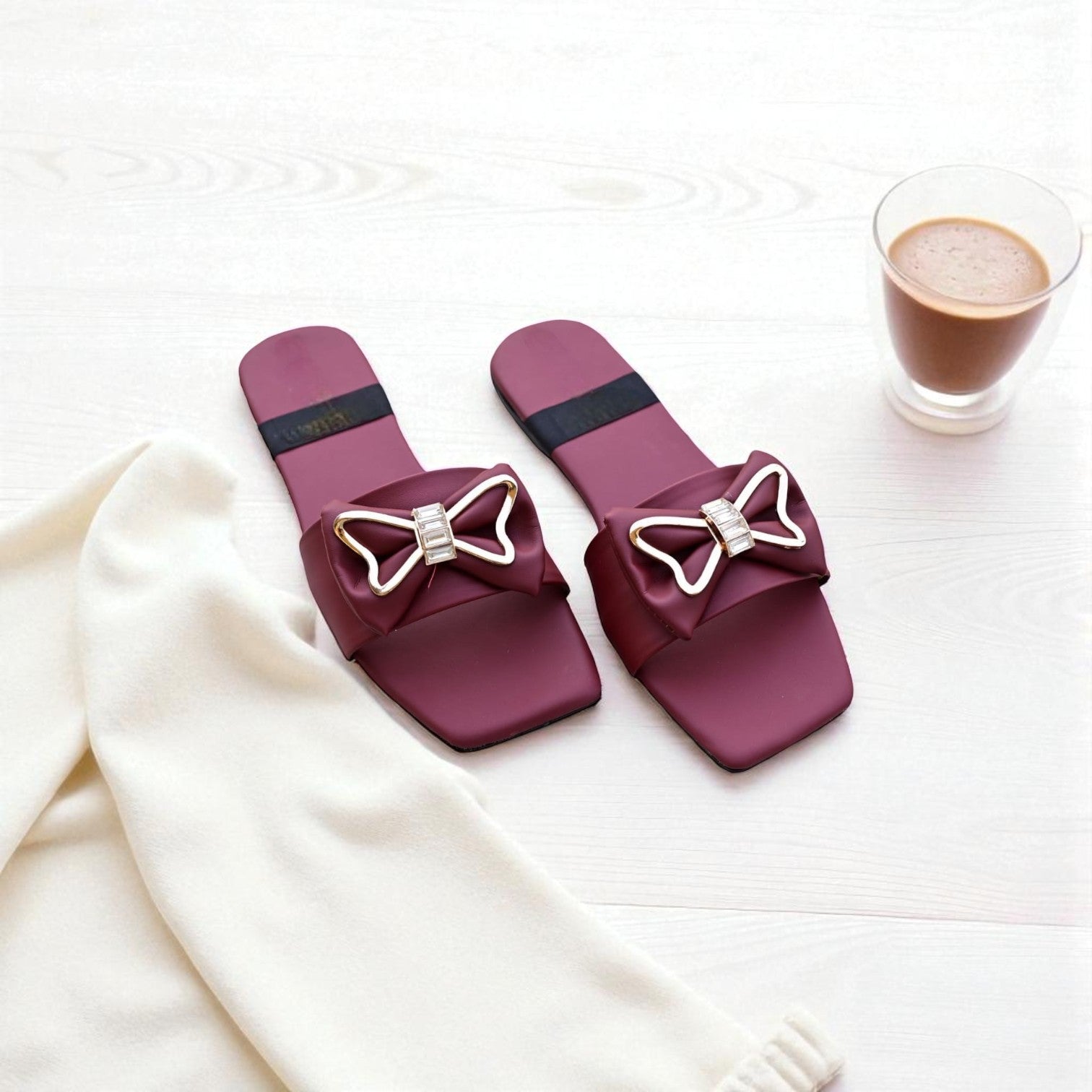 Glimmer Bow' Squared Slipper